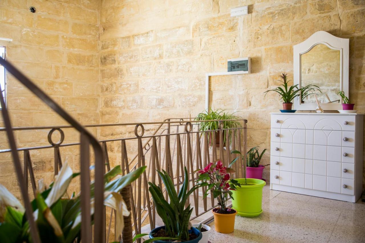 Tal-karmnu Entire House With Private Heated Pool And Jacuzzi 度假居 *