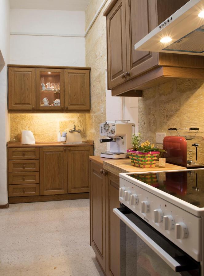 Tal-karmnu Entire House With Private Heated Pool And Jacuzzi 度假居 *