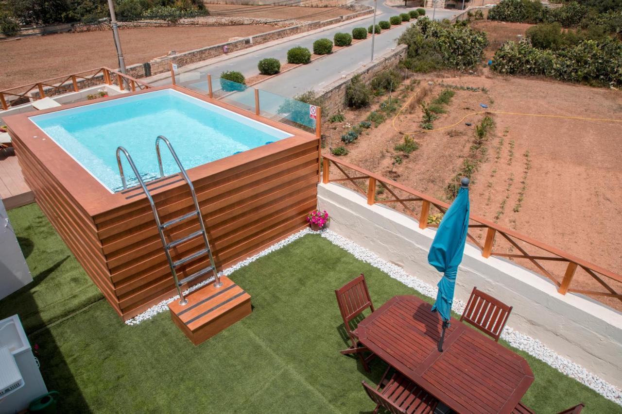 Tal-karmnu Entire House With Private Heated Pool And Jacuzzi 度假居